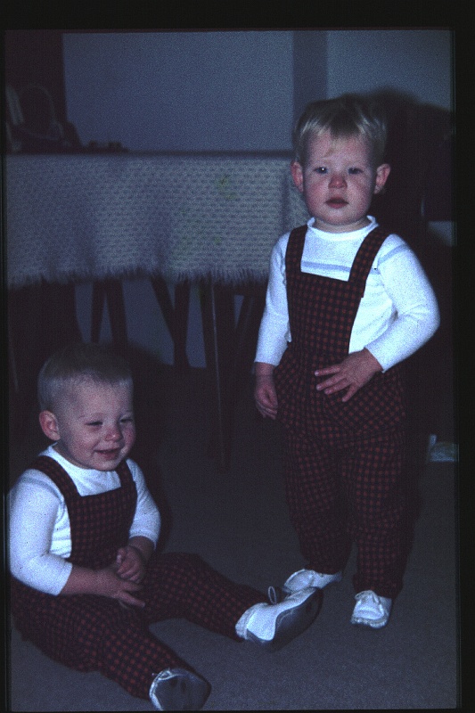 32.Delft nov 1964 Brigitte,Marion.JPG